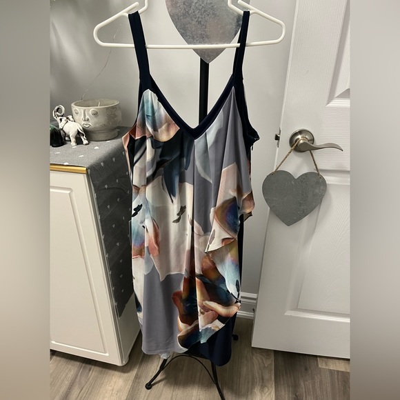 Le chateau dress - Picture 5 of 5